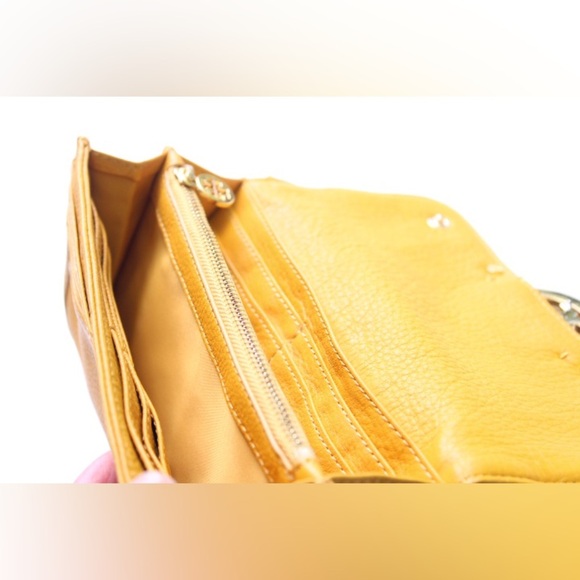 Tory Burch Amanda wristlet - Picture 13 of 16